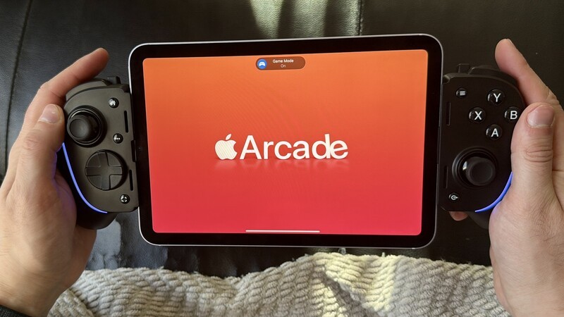 Apple Arcade Loading Screen on iPad Mini